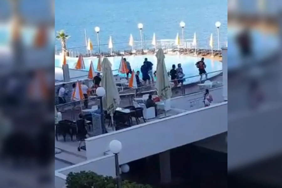 VIDEO | Borba za zauzimanje ležaljki u Neumu