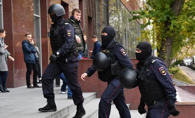 Policija pred lokalne izbore upala u urede ruske oporbe