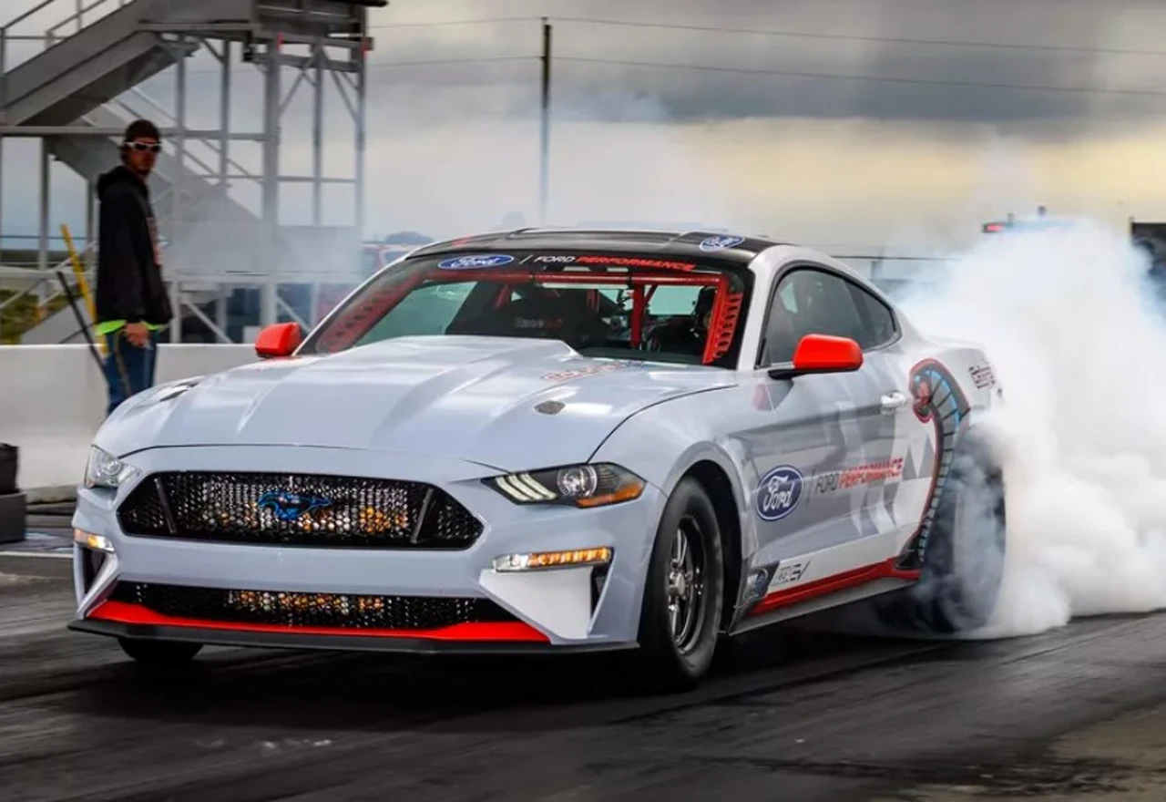 Ford Mustang pretvoren u električni dragster s preko 1.500 “konja”