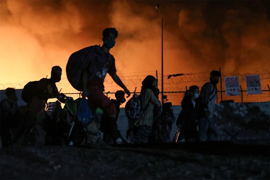 Zbog požara u kampu evakuirani migranti na Lezbosu