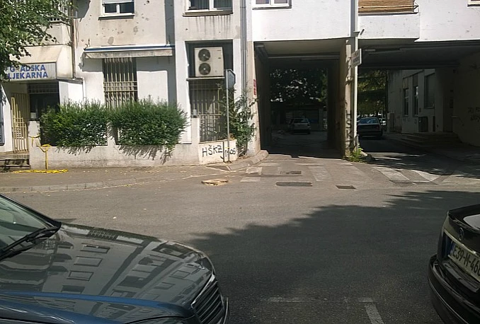 U čijim prostorijama posluju mostarske ljekarne?