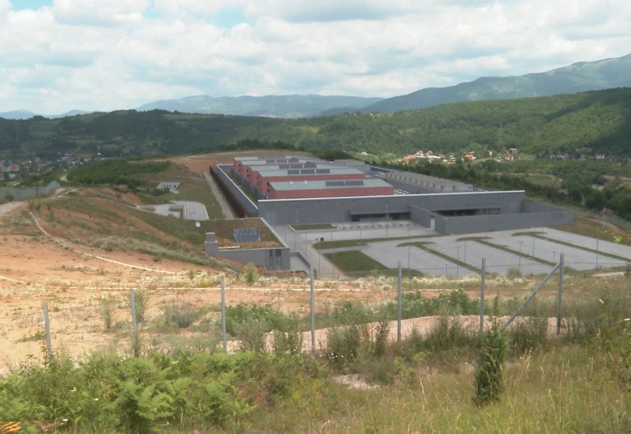 U bh. Alcatraz uselili prvi stanovnici