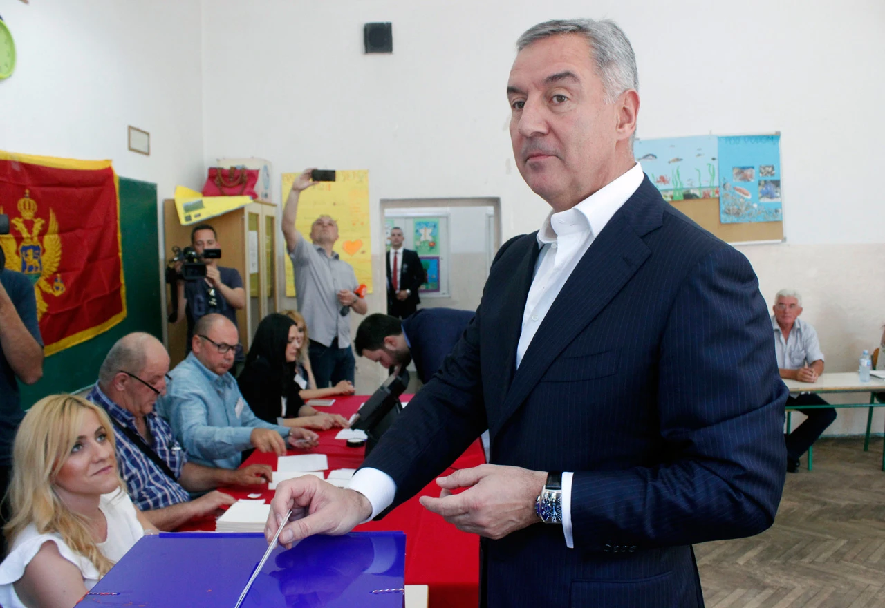 Đukanović ''pao'' nakon 30 godina vlasti