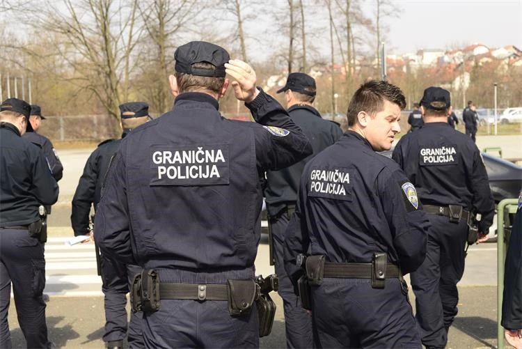 Hrvatska: Dvojica policajaca optužena zbog nasilja nad migrantom