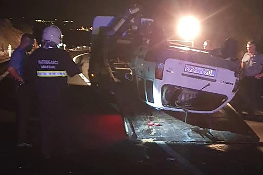 Mostar: U prevrtanju Kadetta teže ozlijeđena jedna osoba