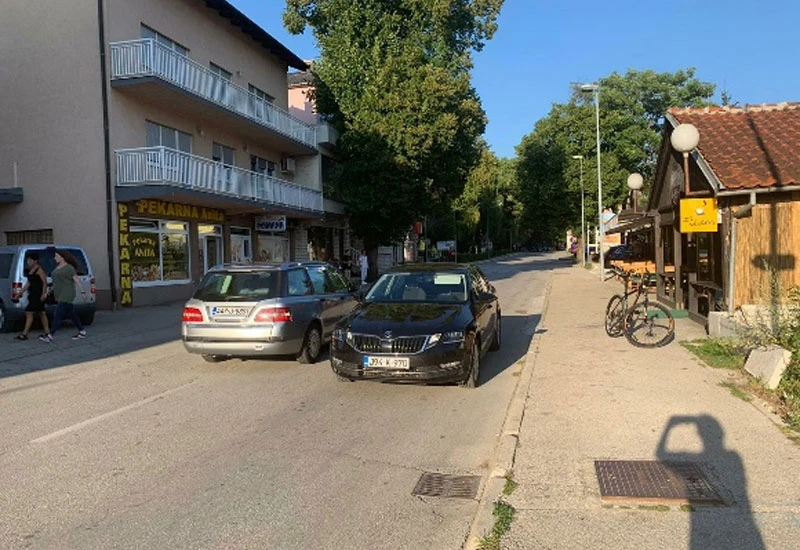 Ministrica u HBŽ parkirala auto nasred ceste jer građani ne poštuju odluke Kriznog stožera