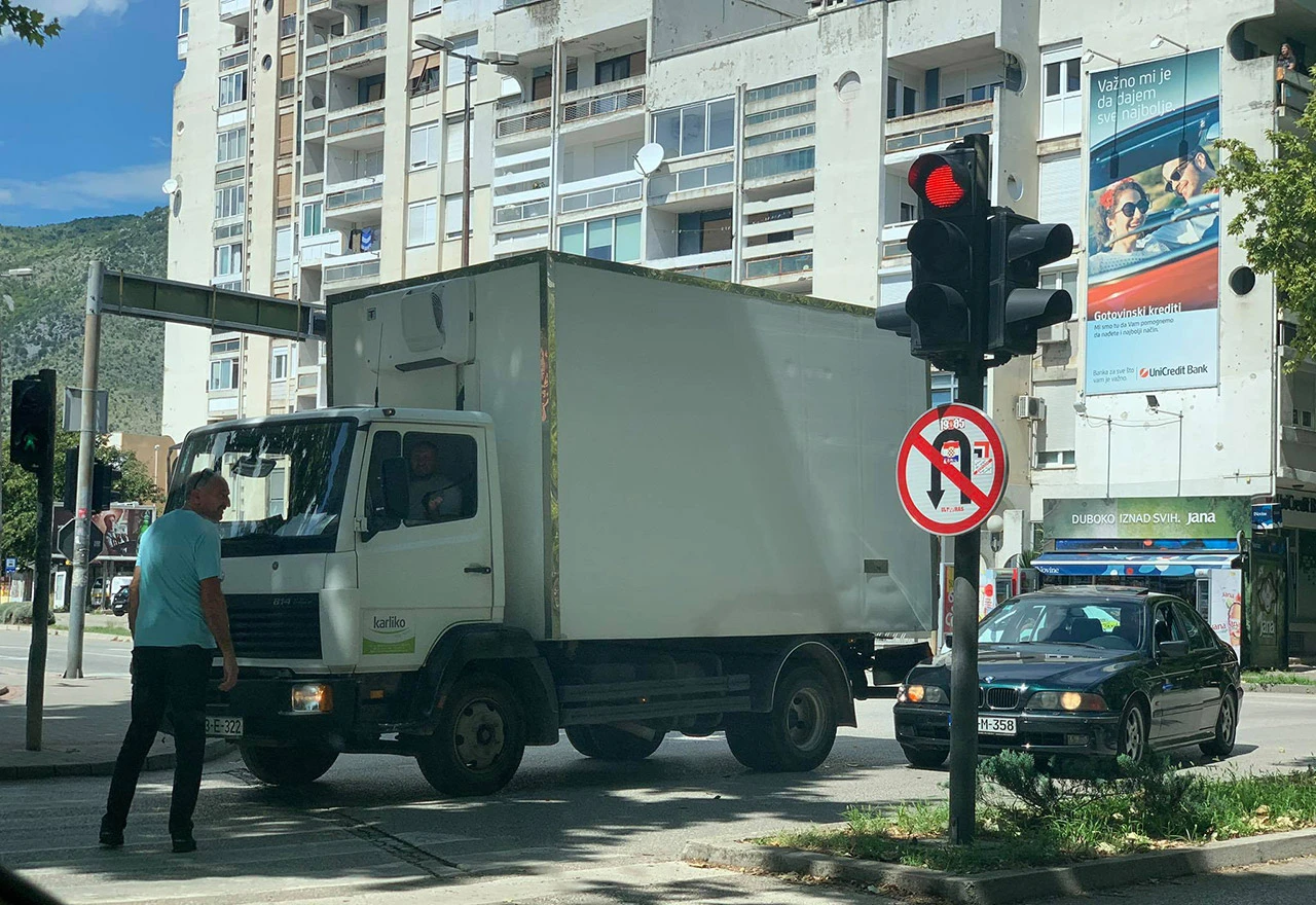 Držite razmak! Lakša nesreća na Aveniji