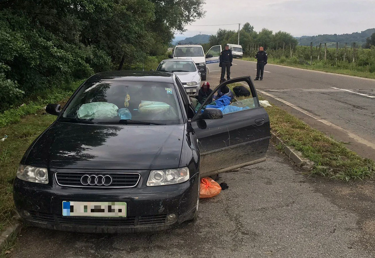 U Velikoj Kladuši i dalje napeto - građani vraćaju autobuse s migrantima