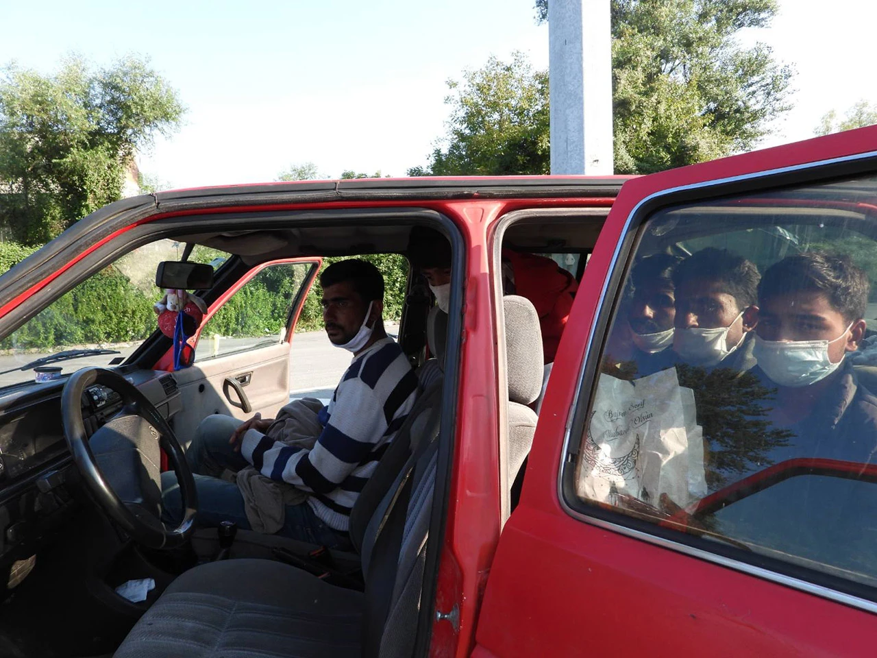 Šest migranata krijumčario u VW Jetti