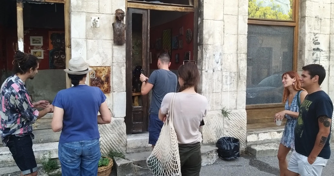 Mostar: Očistio i dezinficirao prostor od smeća, pa napravio izložbu