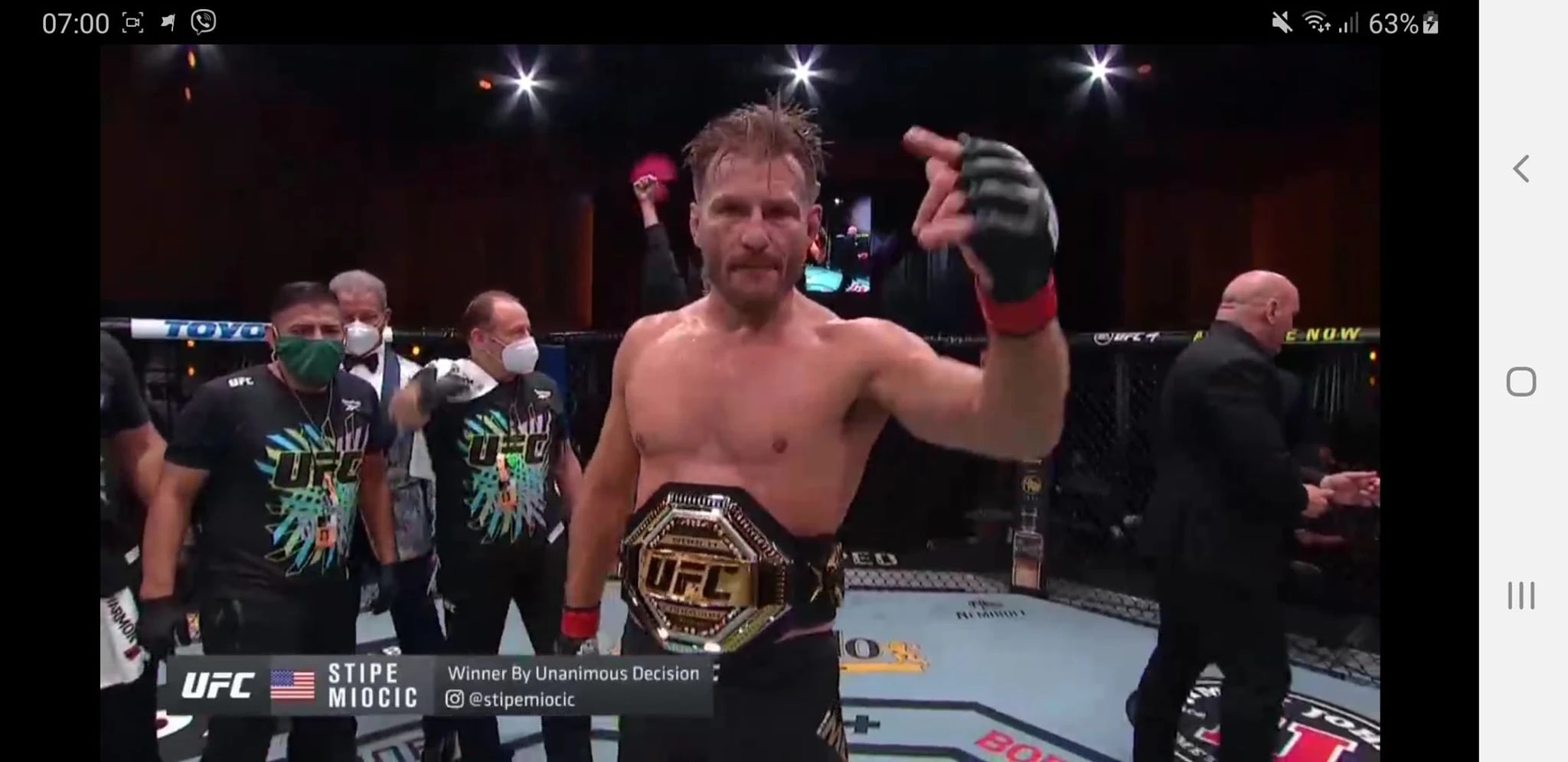 Miočić pobijedio Cormiera i nakon brutalne bitke i obranio naslov UFC prvaka!