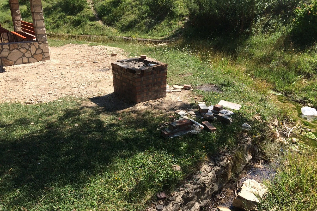 Kakva budala moraš biti pa da devastiraš novoizgrađeno izletište
