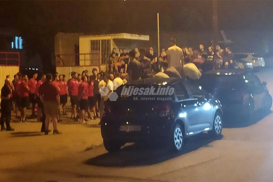 Ultrasi "postrojili" igrače Zrinjskog na povratku