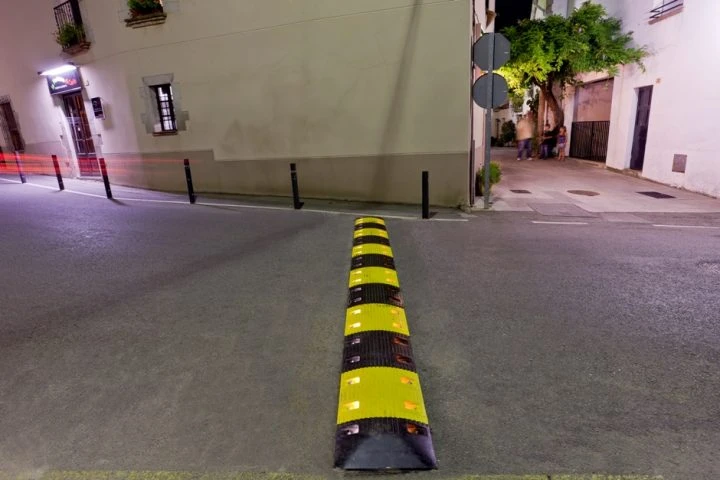 Ležeći policajci s LED diodama sjaje u mraku
