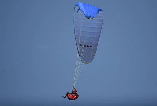 Paragliderom s Bjelašnice dojedrio do Goranaca