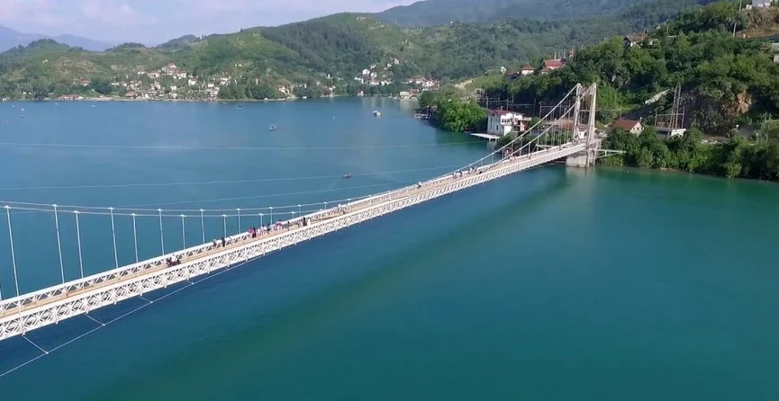 404 tisuće KM za ''uljepšavanje'' visećeg mosta na Jablaničkom jezeru 