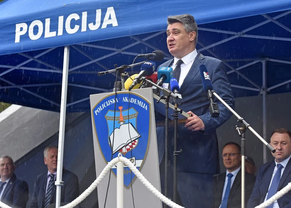 Milanović: Čast mi je odlikovati postrojbe HVO-a!