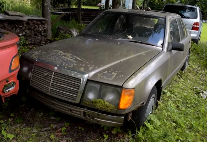 Mercedes iz 1988. stajao 16 godina, pa upalio bez servisa