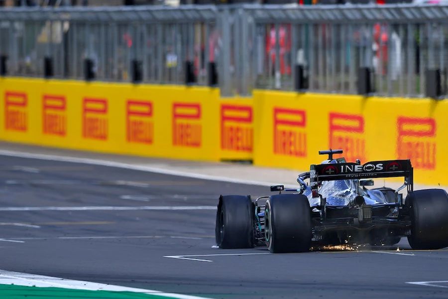 Hamilton do pobjede s probušenom gumom