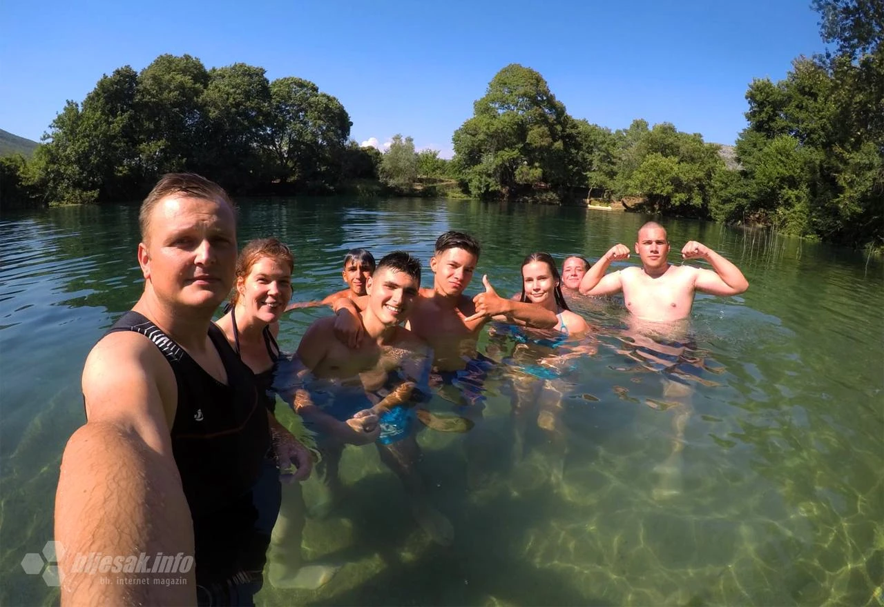Mladi Čapljinci čistili rijeku Trebižat uz poruku ''Ne bacaj smeće, i ti si nekom nizvodno''