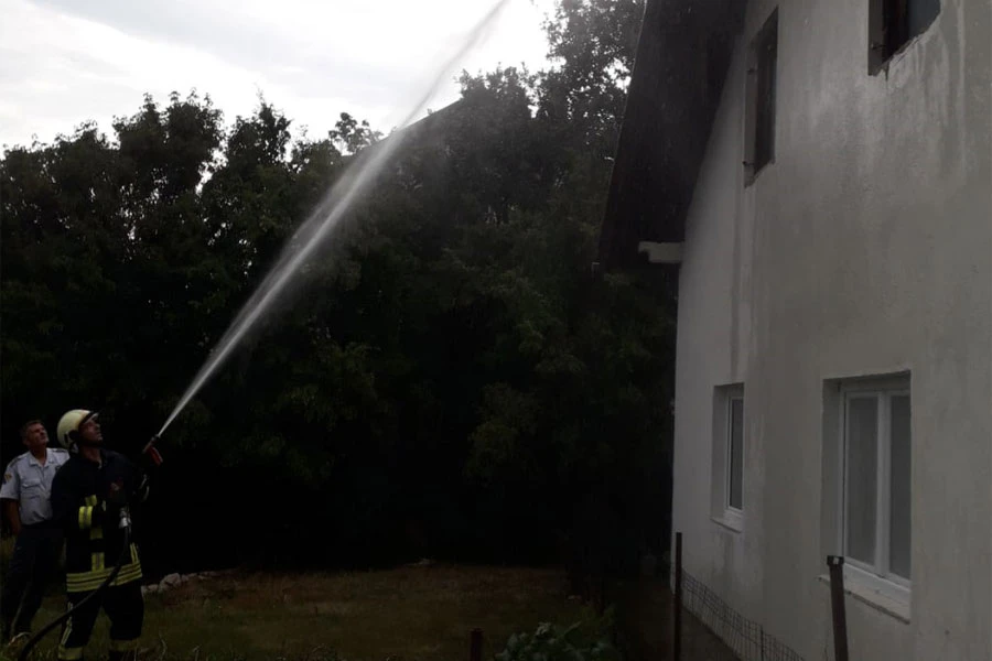 Grabovica: Grom udario u kuću