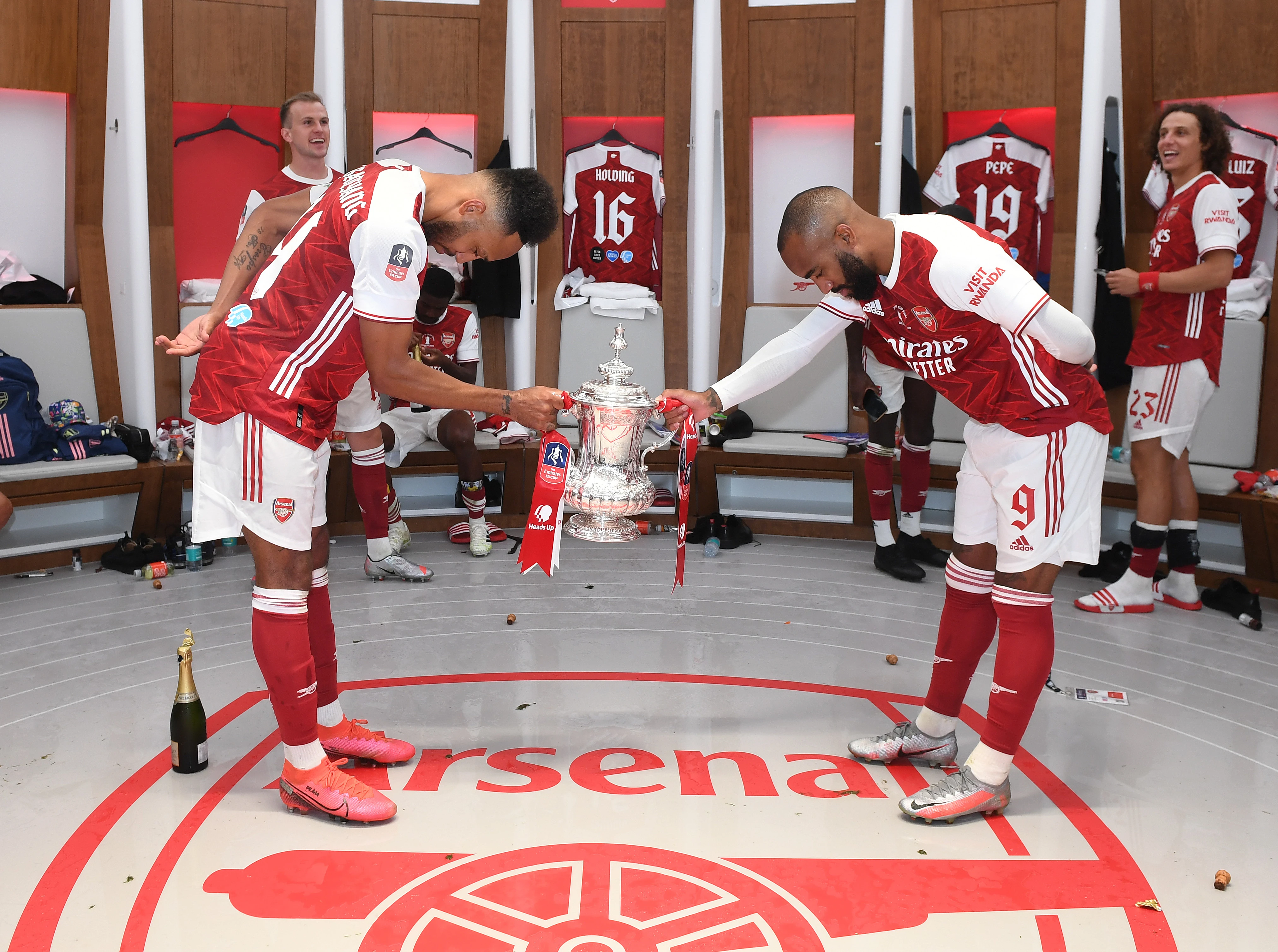Arsenal osvojio FA Cup, junak Topnika slomio pehar!