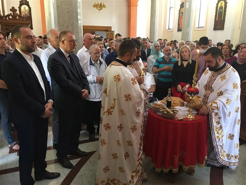 I to je BiH: Načelnik pozitivan na COVID-19 na proslavi, općina tvrdi ''nije znao''