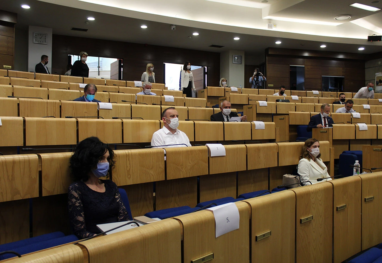 Postoji li evidencija donirane opreme, po kojim kriterijima se dijeli?