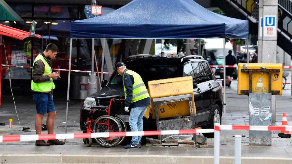 Automobil se zabio u gomilu u Berlinu, sedmero ozlijeđenih