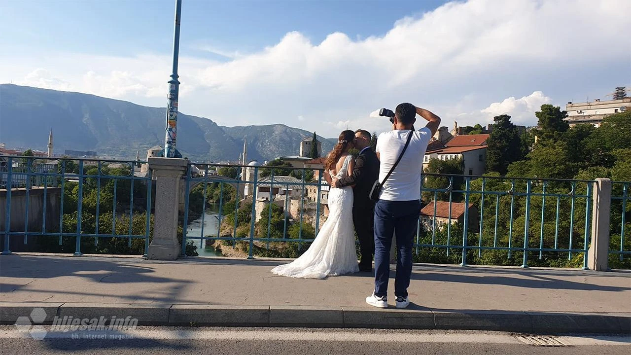 Ljubav s pogledom na Stari most