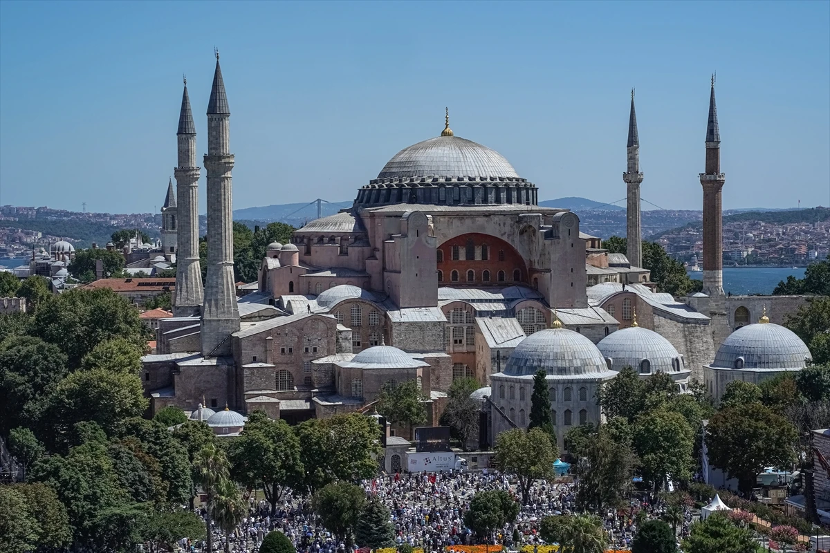 VIDEO | Erdogan se pridružio tisućama vjernika ispred Aje Sofije