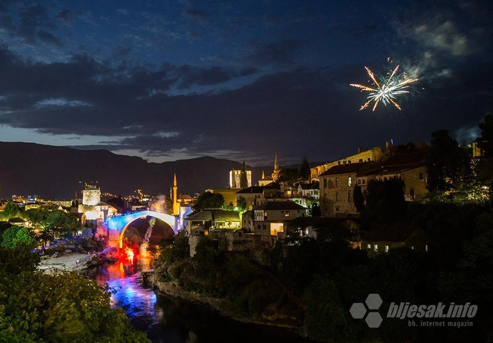 Vatromet za obljetnicu ponovne izgradnje Starog mosta