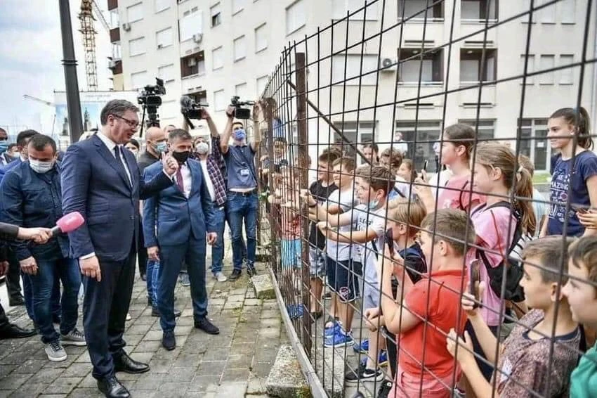 Vučić i djeca iza rešetaka: Lavina negativnih komentara