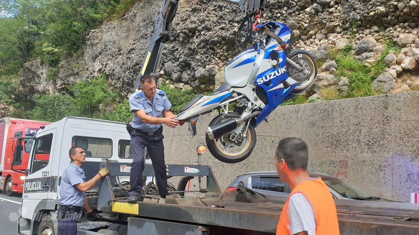 Prometna nesreća na M-17: Smrtno stradao motociklist