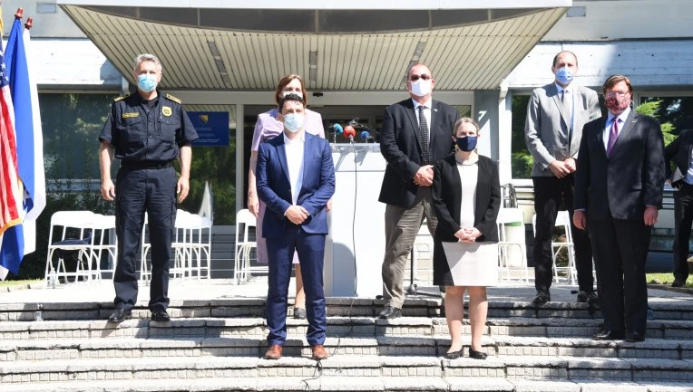 Larson: Svi morate prijavljivati korumpirane službenike