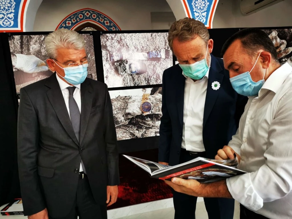 Izetbegović i Džaferović na kolektivnoj dženazi šest žrtava iz Prijedora