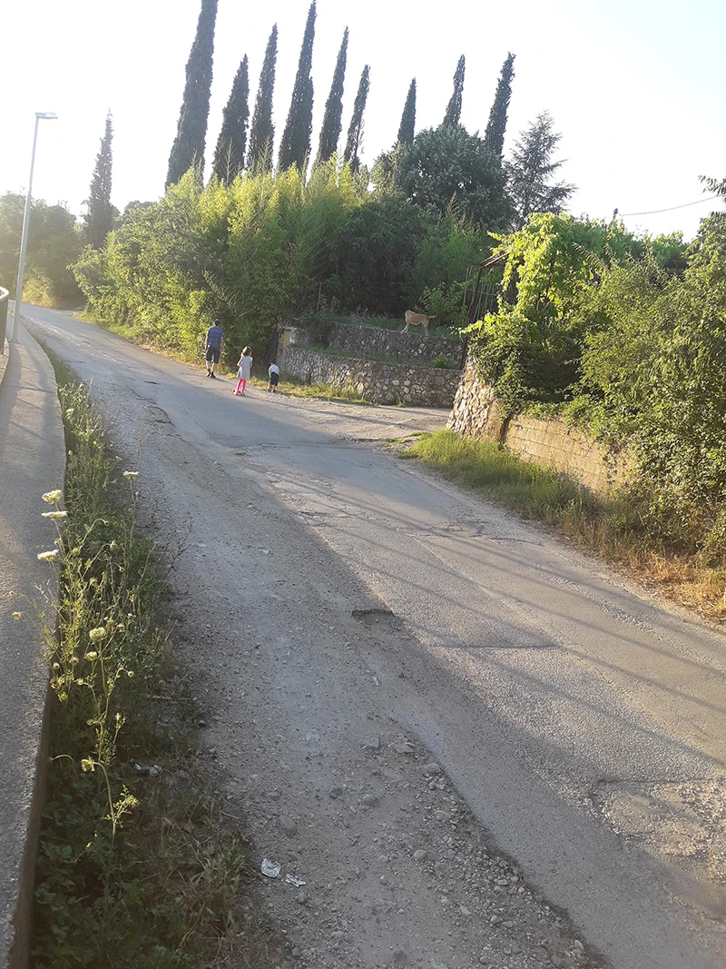 Buna-Blagaj: Cesta kroz naselje prepuna rupa, prašnjava i zapuštena