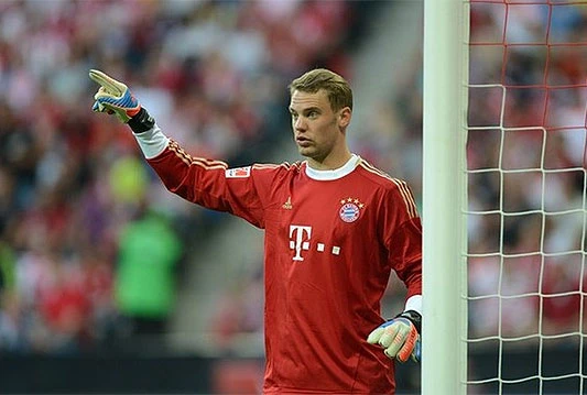 I Manuel Neuer zapjevao Thompsona