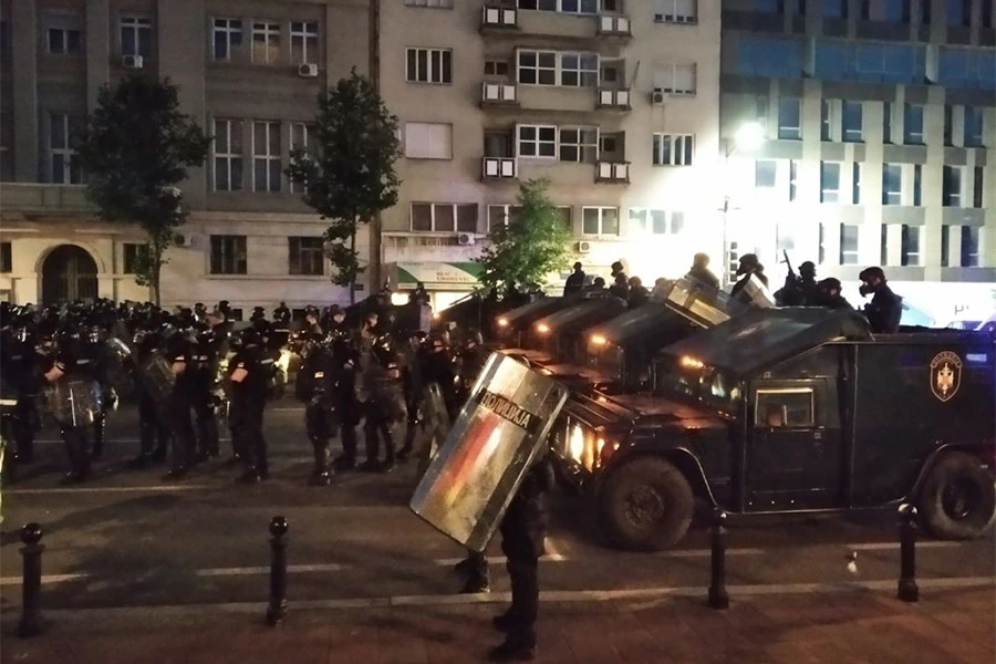 Srbija: Ukida se policijski sat, zabrana okupljanja više od 10 ljudi