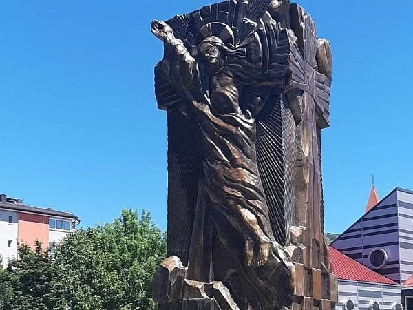 Postavljen spomenik hrvatskim braniteljima u Kupresu