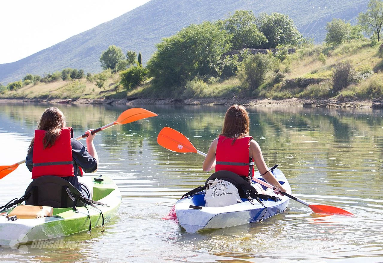 Drugačiji pogled na obalu Mostarskog jezera