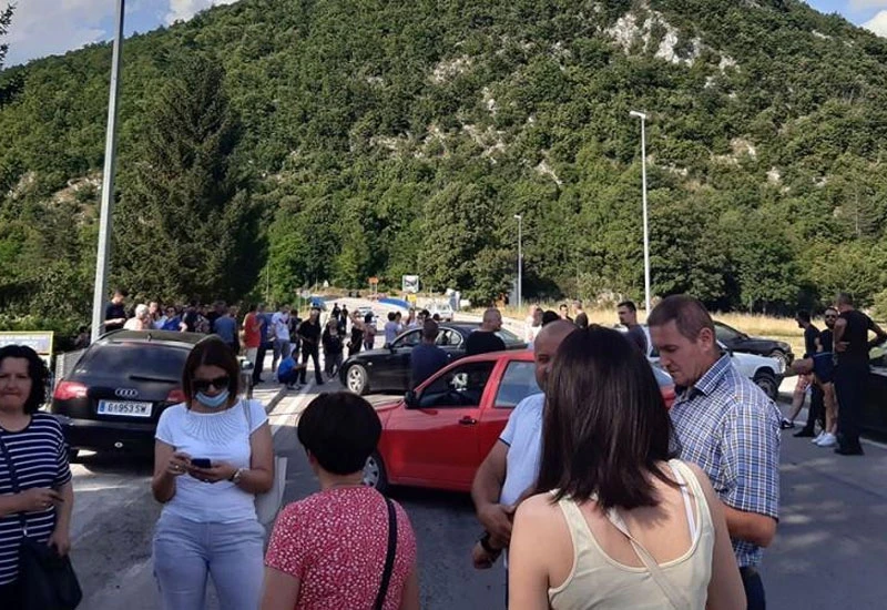 Građani Drvara ponovo blokirali magistralnu cestu