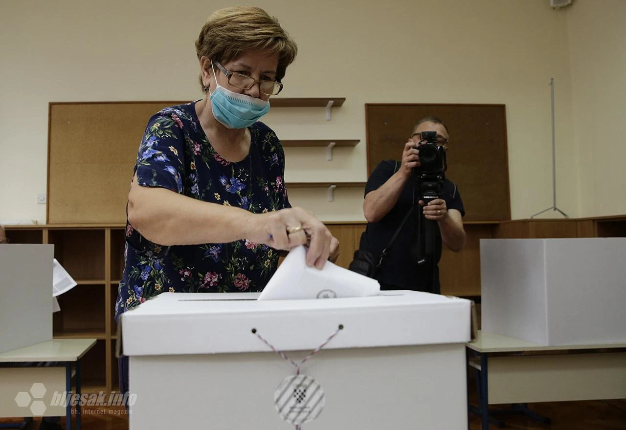 Zaokruži velikim slovima