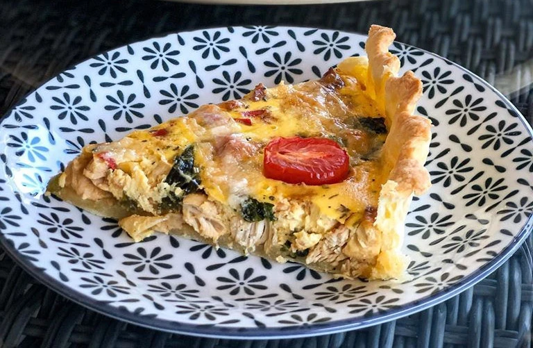 Brz i ukusan ljetni ručak: Quiche s piletinom i povrćem