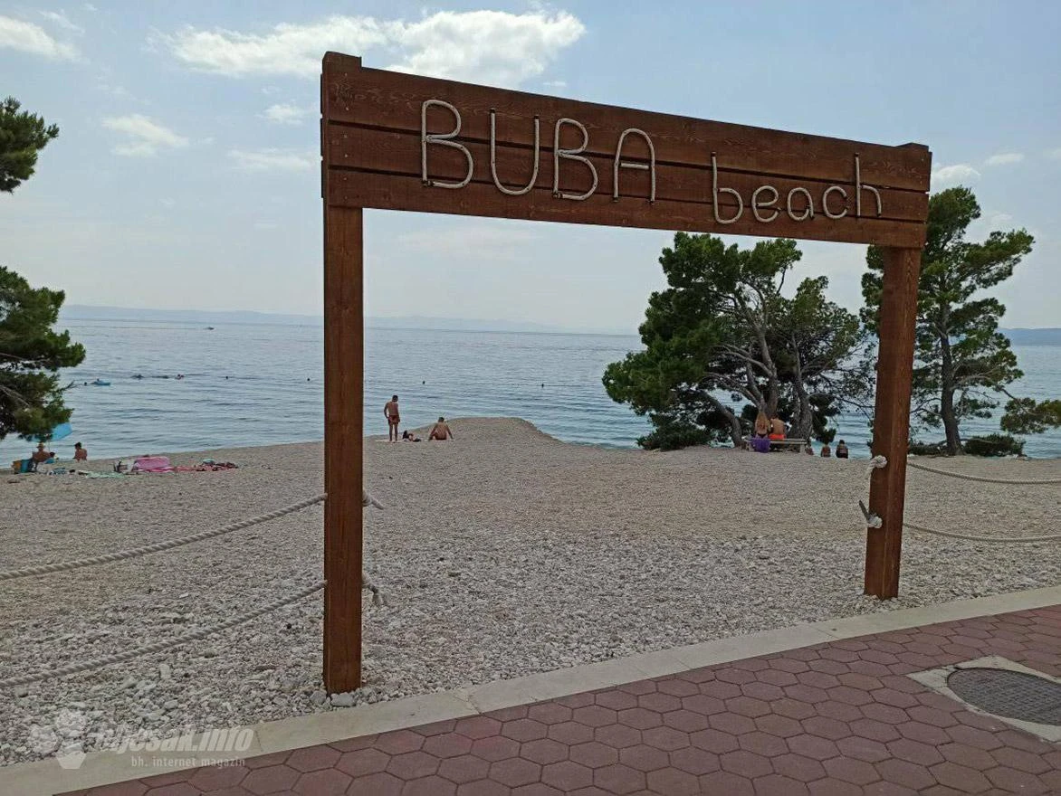 Ovako je danas izgledala popularna plaža u Makarskoj