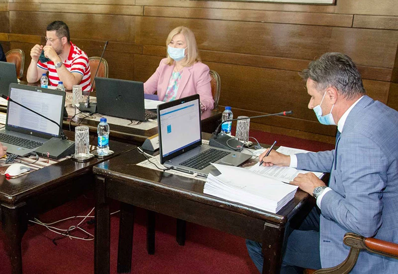 Vlada kaže da nije griješila u pandemiji