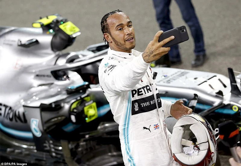 'Crni' Hamilton u lovu na Schumachera
